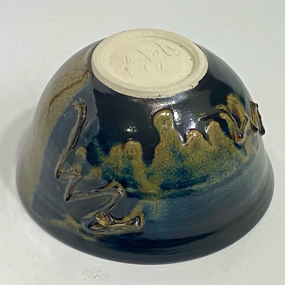 Studio Art Pottery Navy Blue Brown Glossy Textured Glazed Bowl 5.75” x 3” Signed - Picture 11 of 16